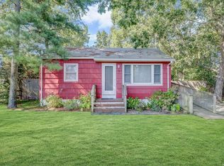 197 Springville Rd, Hampton Bays, NY 11946