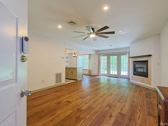 3rd image of 1103 Washington Green