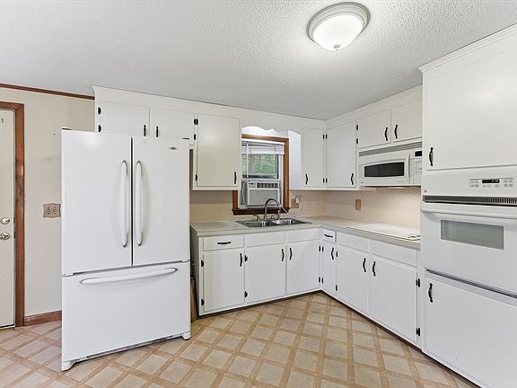 2nd image of 18 Smith Ave