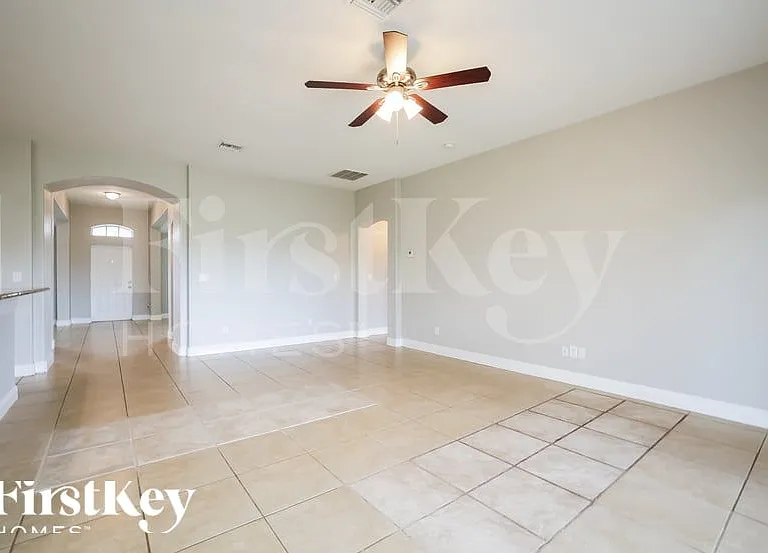 1720 NW 9th Ter — Photo 3