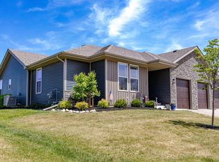 322 Stricker Way UNIT 20, Edgerton, WI 53534