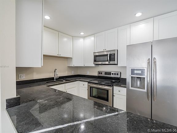 3rd image of 2184 2nd St SW