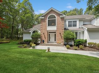 7 Highwood Rd, Setauket, NY 11733
