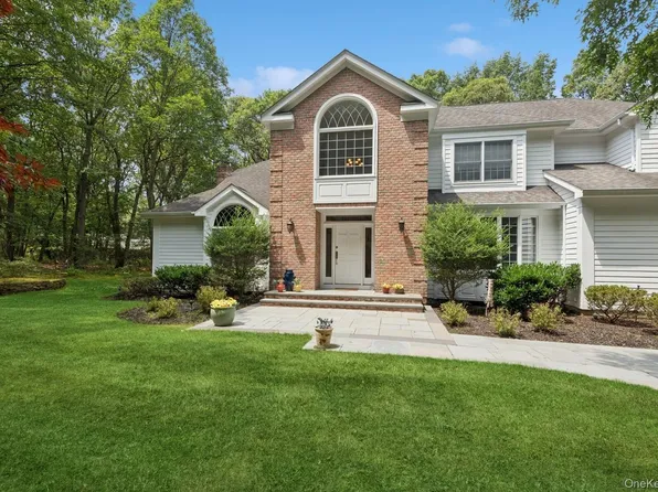 7 Highwood Road, Setauket, NY 11733