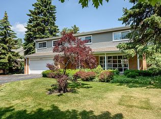 2710 Appletree Ln, Northbrook, IL