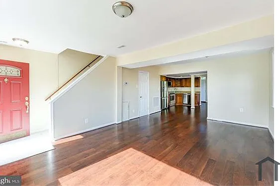 5 bed, 1548 sqft, $6,948 — Photo 4