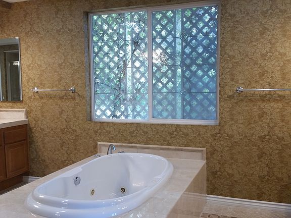 3rd image of 3753 Elderberry Dr