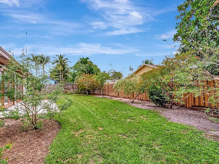 7415 Woodland Creek Ln — Photo 33