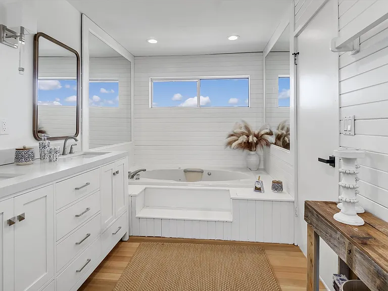 552 Dune Rd — Photo 17