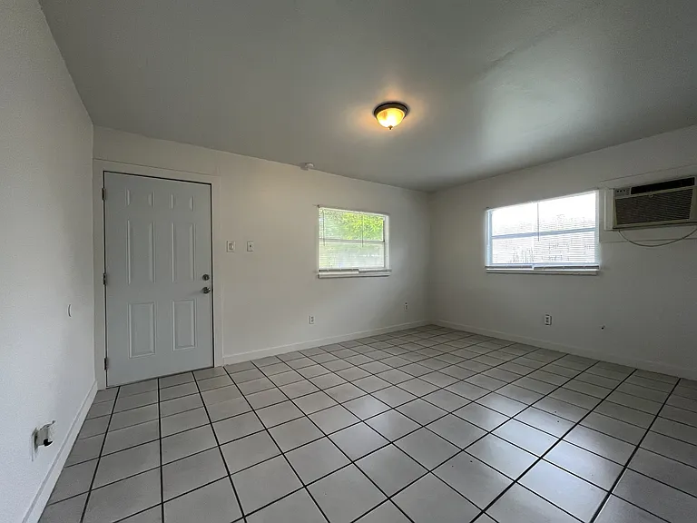 1354 SW 26th Ave — Photo 11
