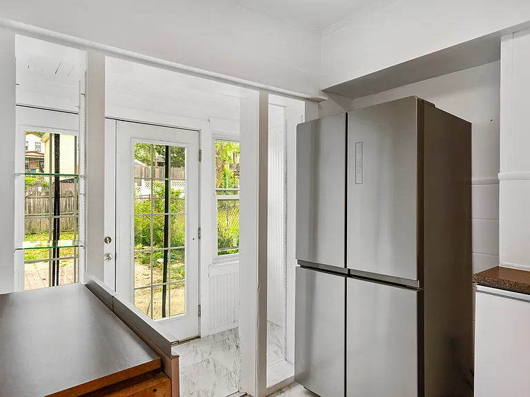 34 Estella Ave — Photo 10