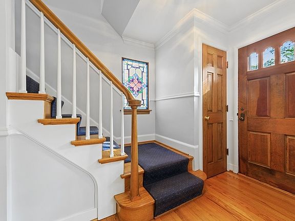 2nd image of 824 N Stone Ave