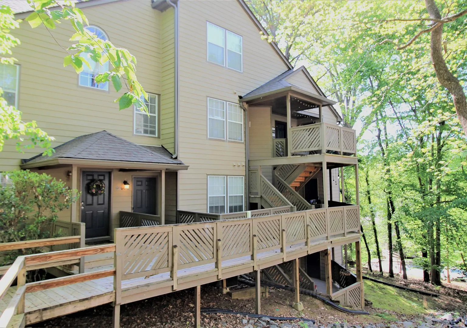 2-Bedroom Condo on the Sugar Creek Greenway! — Photo 1
