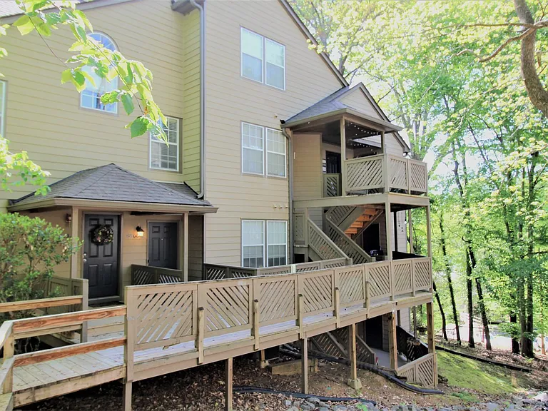 6000 Gray Gate Ln #C — Photo 1