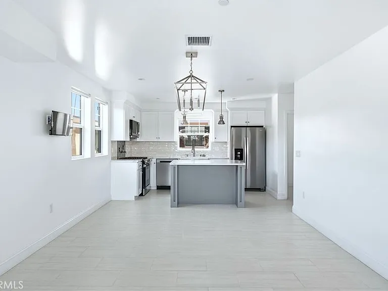 10538 La Reina Ave #4 — Photo 32