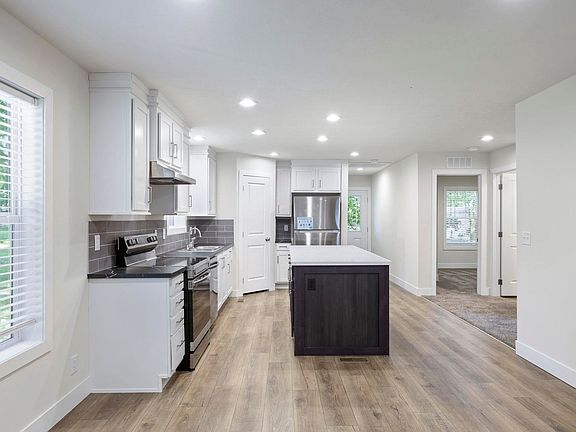 3rd image of 1524 N Breckenridge Rd