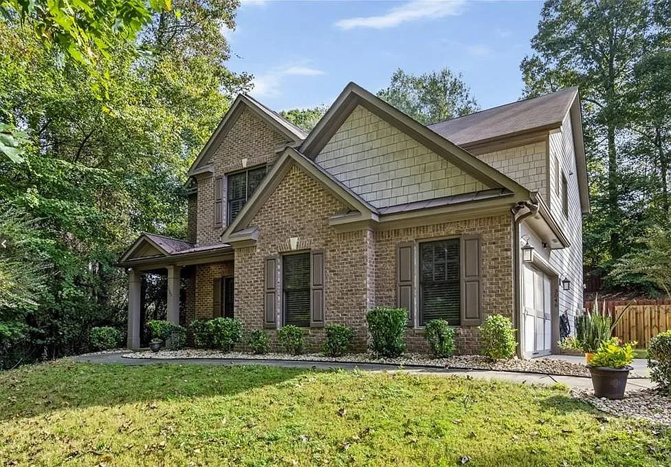 4 bed, 2.5 bath, 2495 sqft, $3,000 — Photo 1