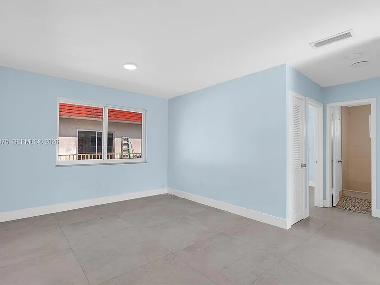 1250 SW 4th St #6 — Photo 5