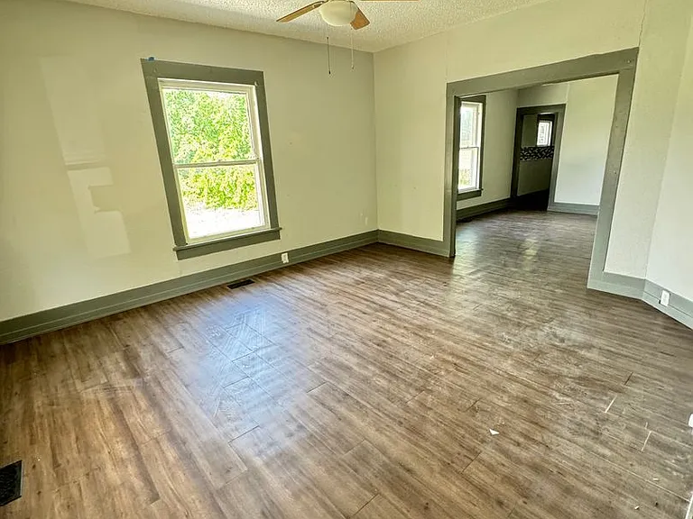 208 SW #B — Photo 5