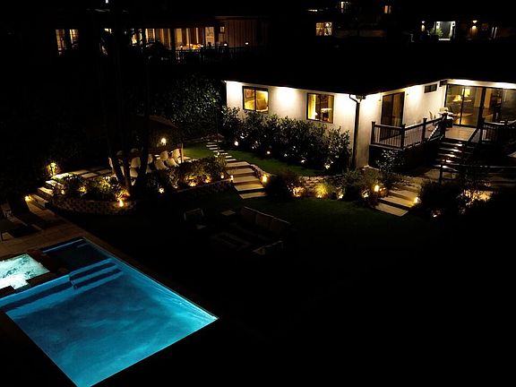 4th image of 3840 Carmona Ave