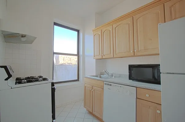 Rented by ROOM Real Estate | media 7