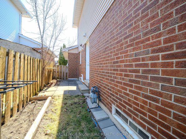 2 Summertime Ct, Brampton, ON L6Z 2B4