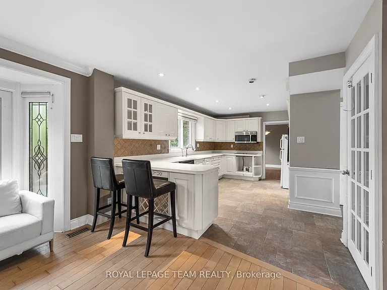 3162 Woodroffe Ave — Photo 12