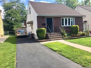 25752 148th Dr, Rosedale, NY 11422