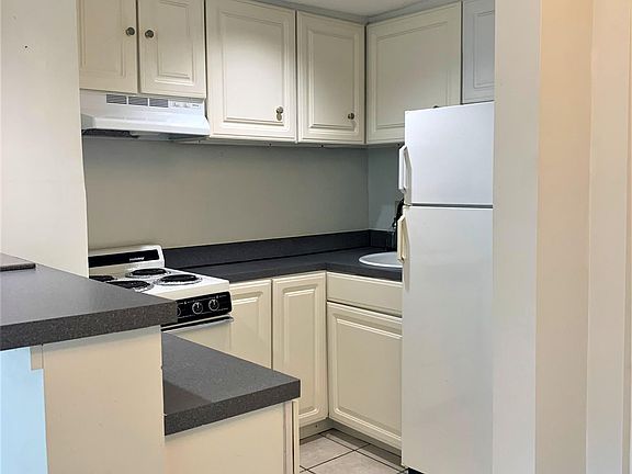 Nice open kitchen!
