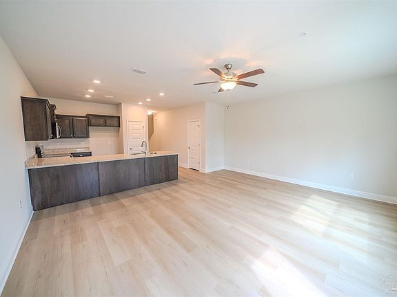 5th image of 5523 Lexlee Blvd #15C