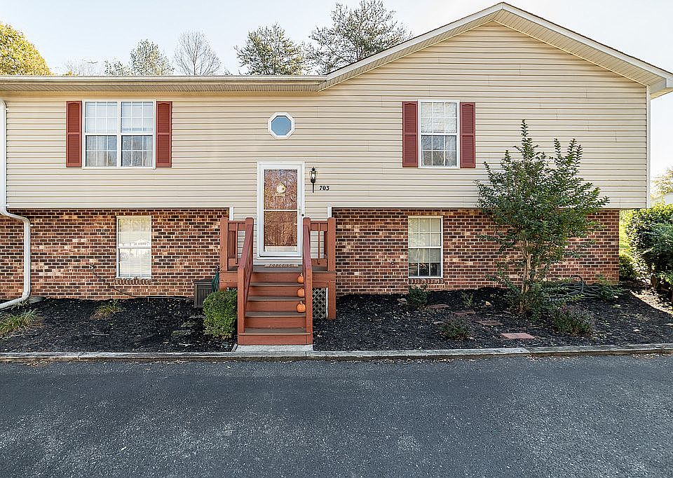 1st image of 703 Goose Meadow Dr