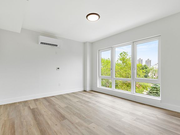 4th image of 3333 Giles Pl APT 401