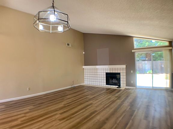 5th image of 1601 Pebblewood Dr