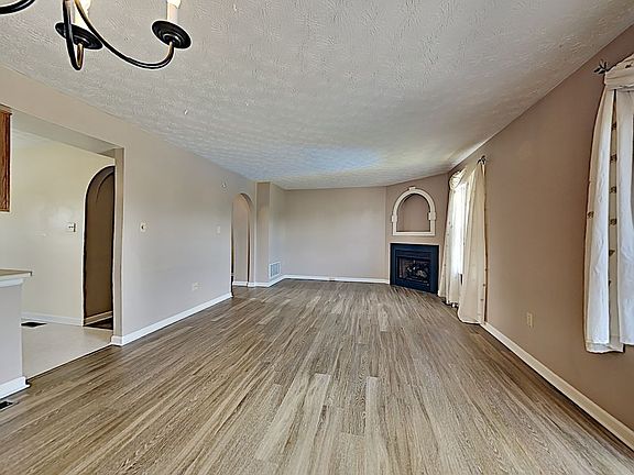 2nd image of 118 Antler Hollow Dr