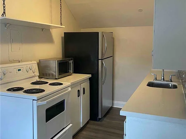 178 Adelaide Ave E #3 — Photo 5