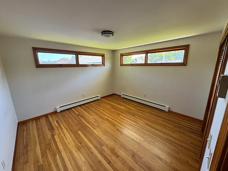536 N Elm St — Photo 10