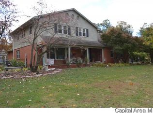 8 Westwood Pl, Jacksonville, IL 62650