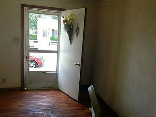 3rd image of 501-503 Linwood Dr