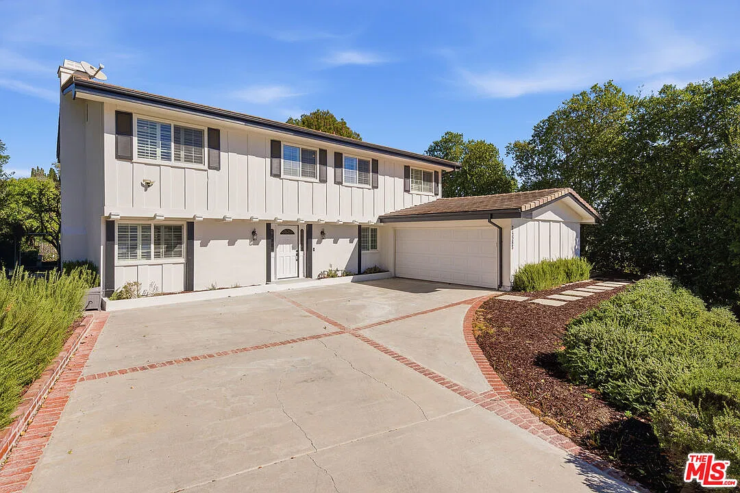 5 bed, 3.0 bath, 2622 sqft, $7,995 — Photo 3