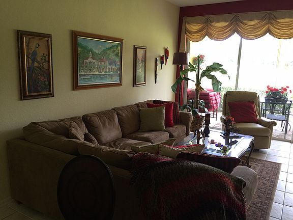 living room w view to the golf course