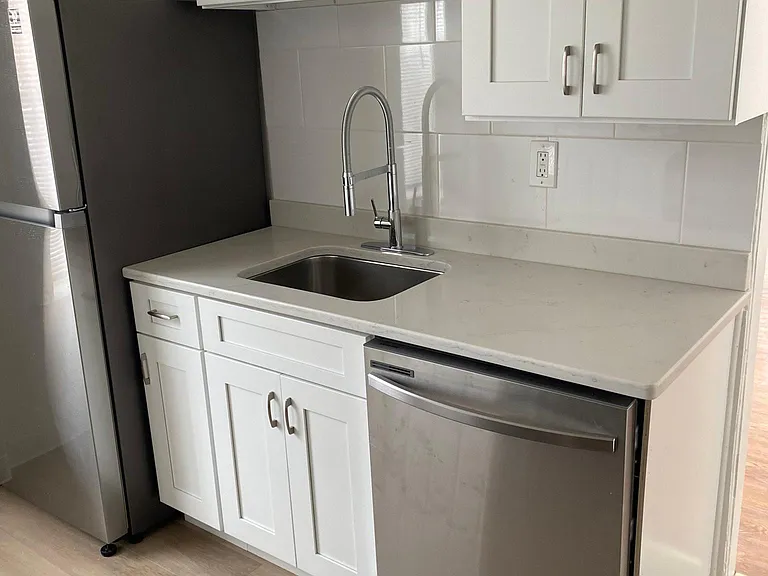 1834 E 101st St #5 — Photo 1