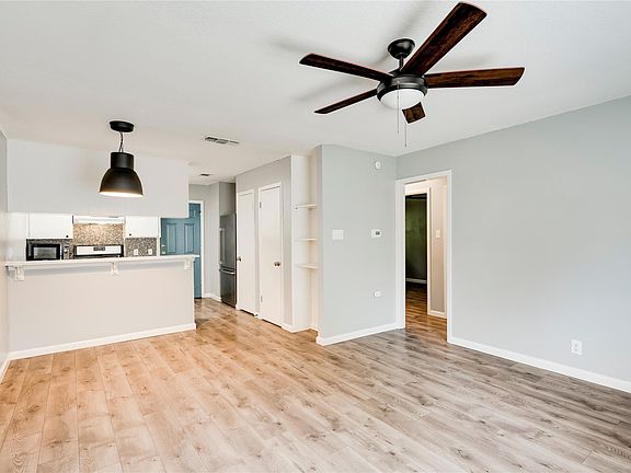 5th image of 838 N Meadows Dr