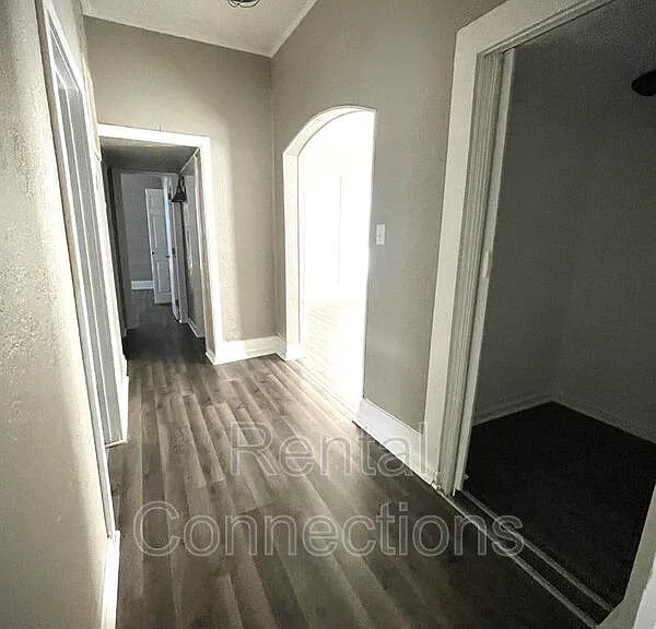 300 N Bentley St — Photo 8