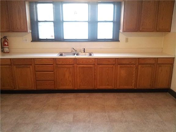 2nd image of 176 Young St