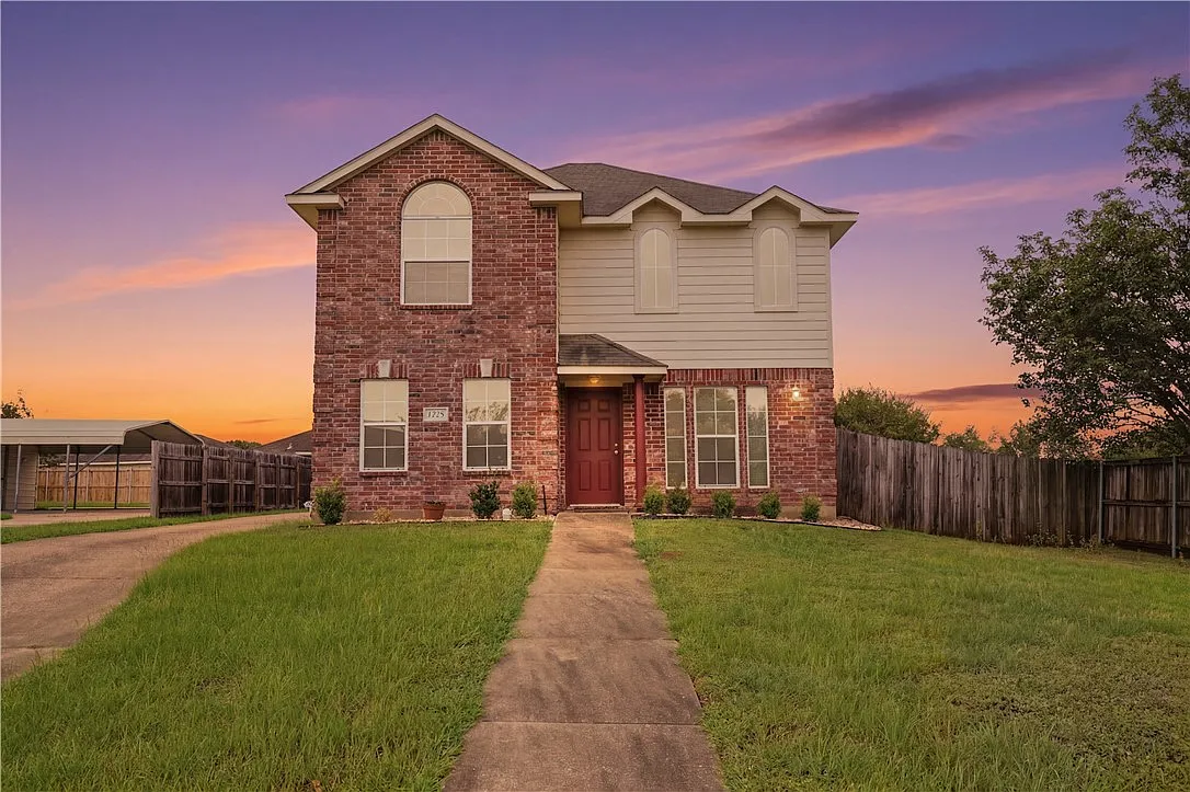 4 bed, 3.5 bath, 1718 sqft, $1,995 — Photo 2