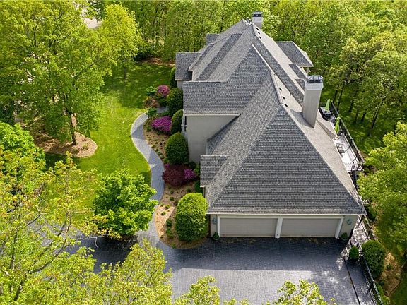3rd image of 4137 N Bentwood Ln