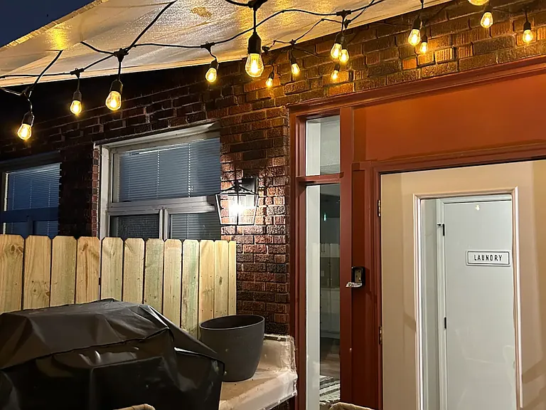 Fifth Avenue Apartments — Photo 15