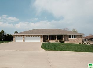 544 13th Street Cir SE, Sioux Center, IA 51250