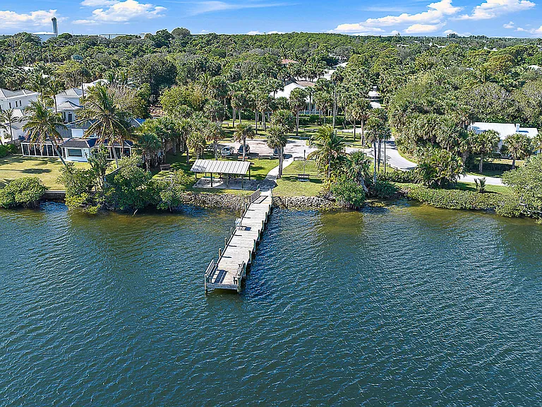 12140 SE Indian River Dr N — Photo 48