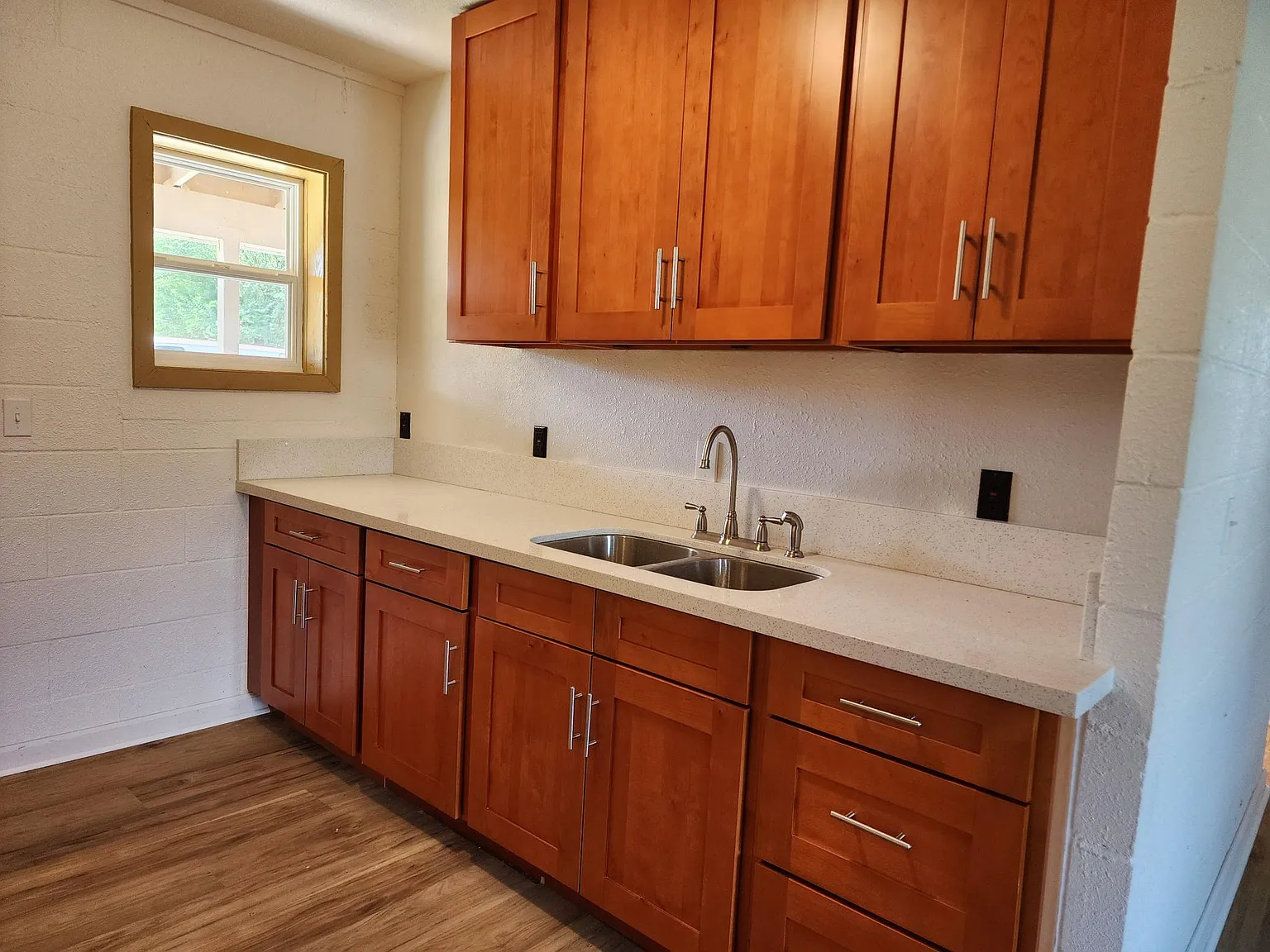 4 bed, $3,000 — Photo 2